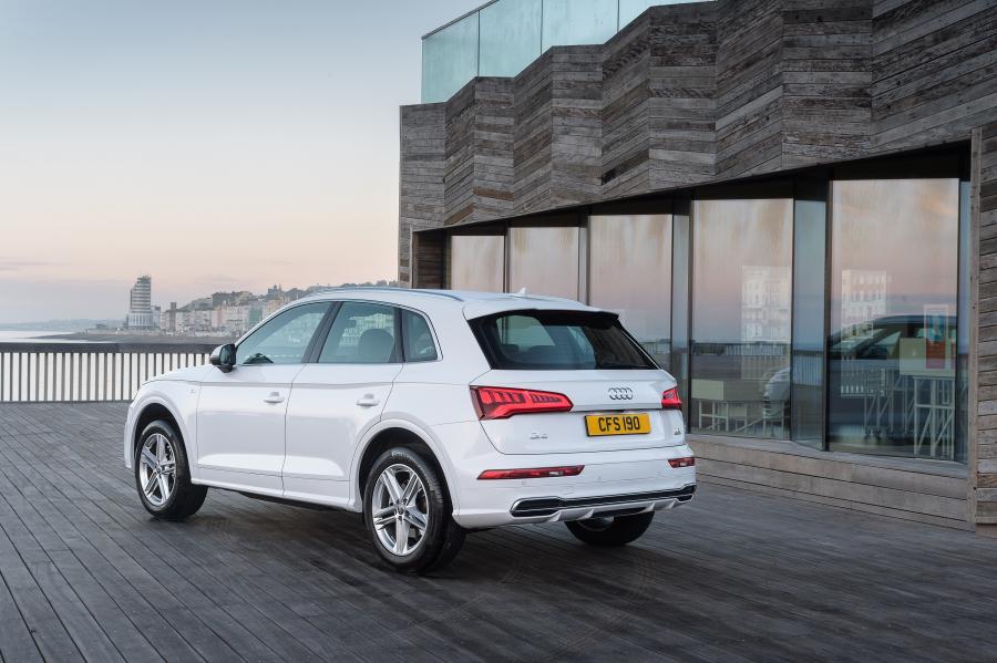  Audi Q5 TDI Quattro S-Line 2017 года  (UK) (фото 16 из 26)